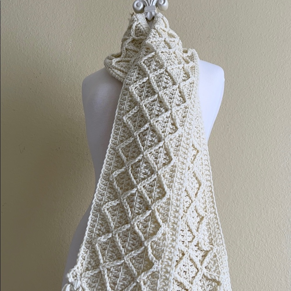 Scarf, Diamond Cable Design w/ Fringes Handmade.